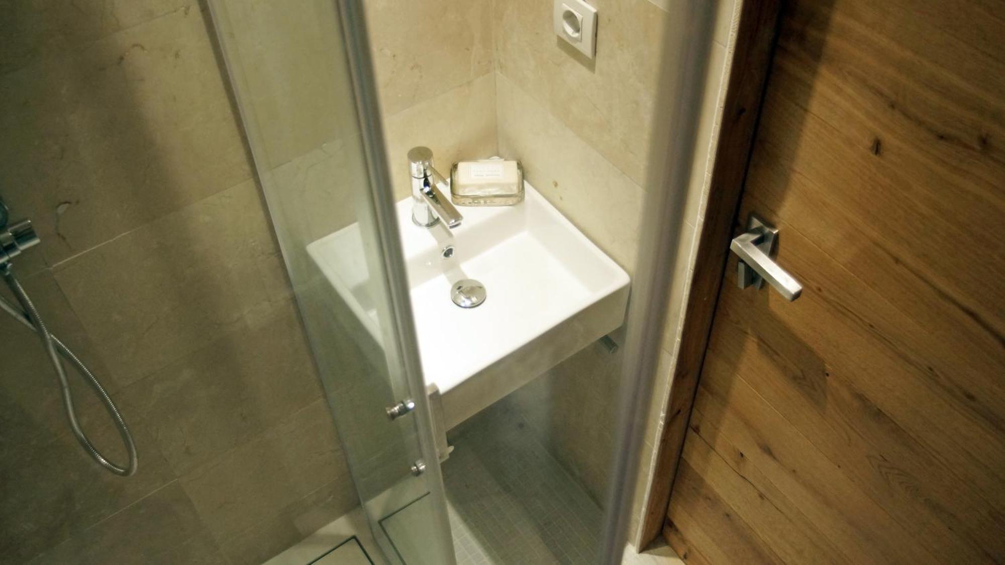 My Space Emirates - Fully Equipped Apartments Near The Beach With Shared Pool Барселона Номер фото