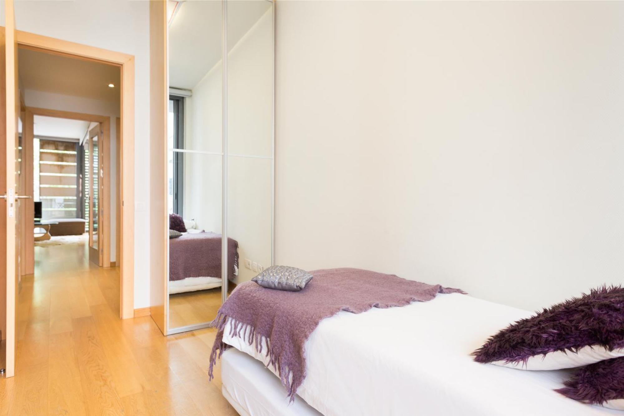 My Space Emirates - Fully Equipped Apartments Near The Beach With Shared Pool Барселона Экстерьер фото