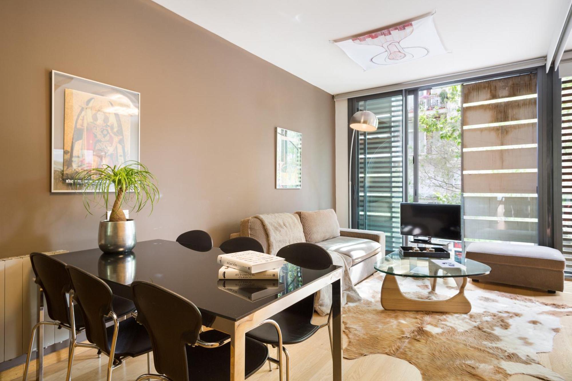 My Space Emirates - Fully Equipped Apartments Near The Beach With Shared Pool Барселона Экстерьер фото