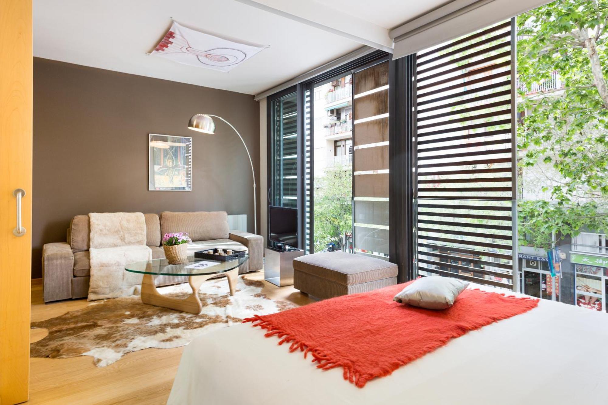 My Space Emirates - Fully Equipped Apartments Near The Beach With Shared Pool Барселона Экстерьер фото