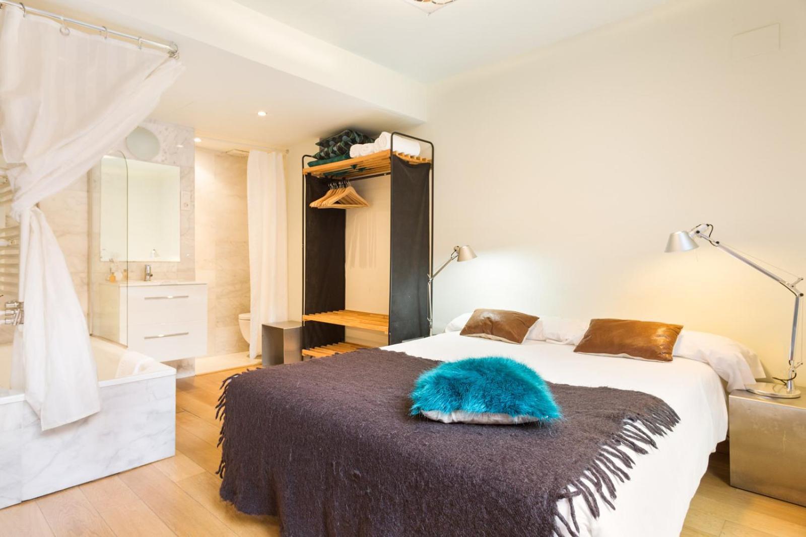 My Space Emirates - Fully Equipped Apartments Near The Beach With Shared Pool Барселона Экстерьер фото