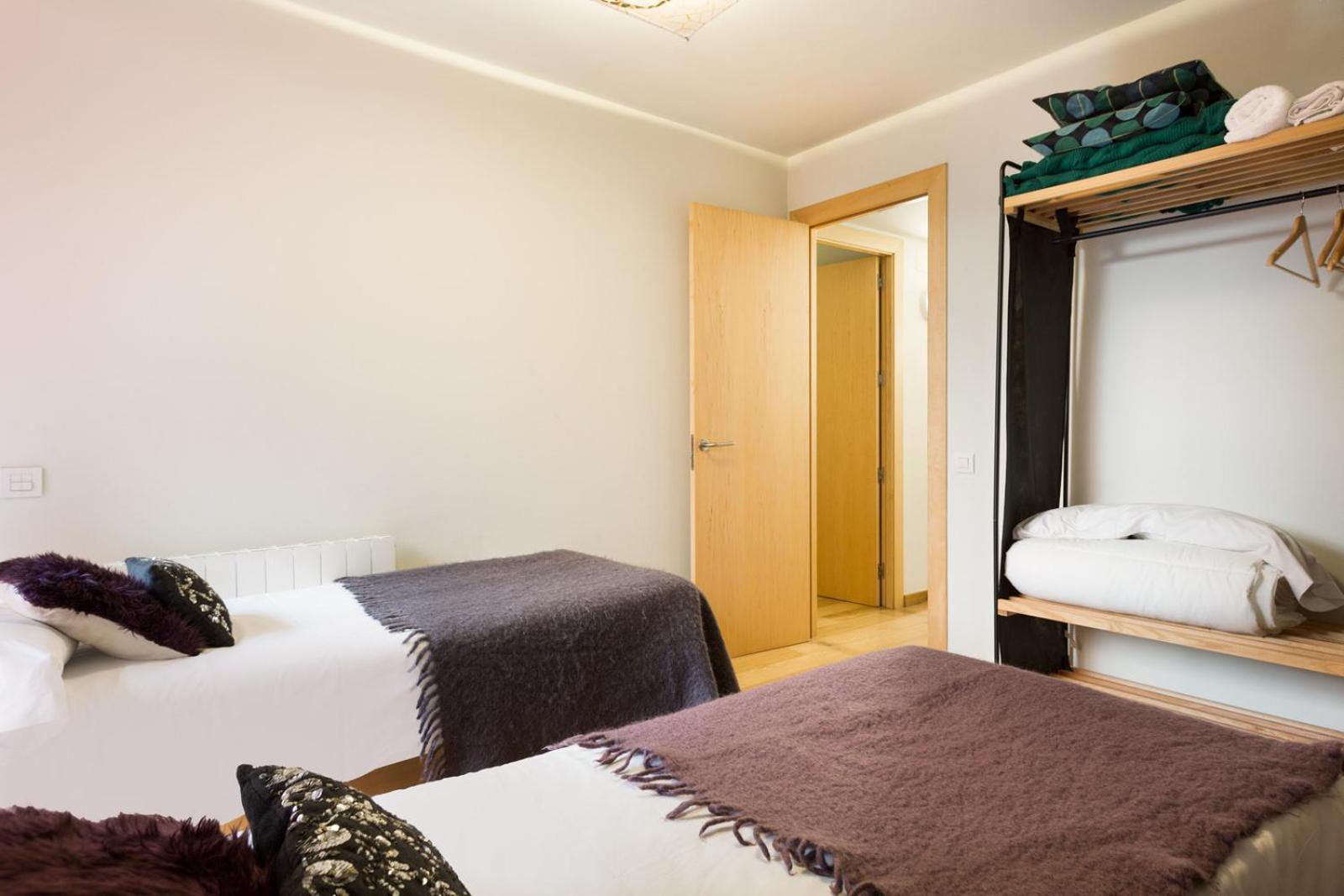 My Space Emirates - Fully Equipped Apartments Near The Beach With Shared Pool Барселона Экстерьер фото