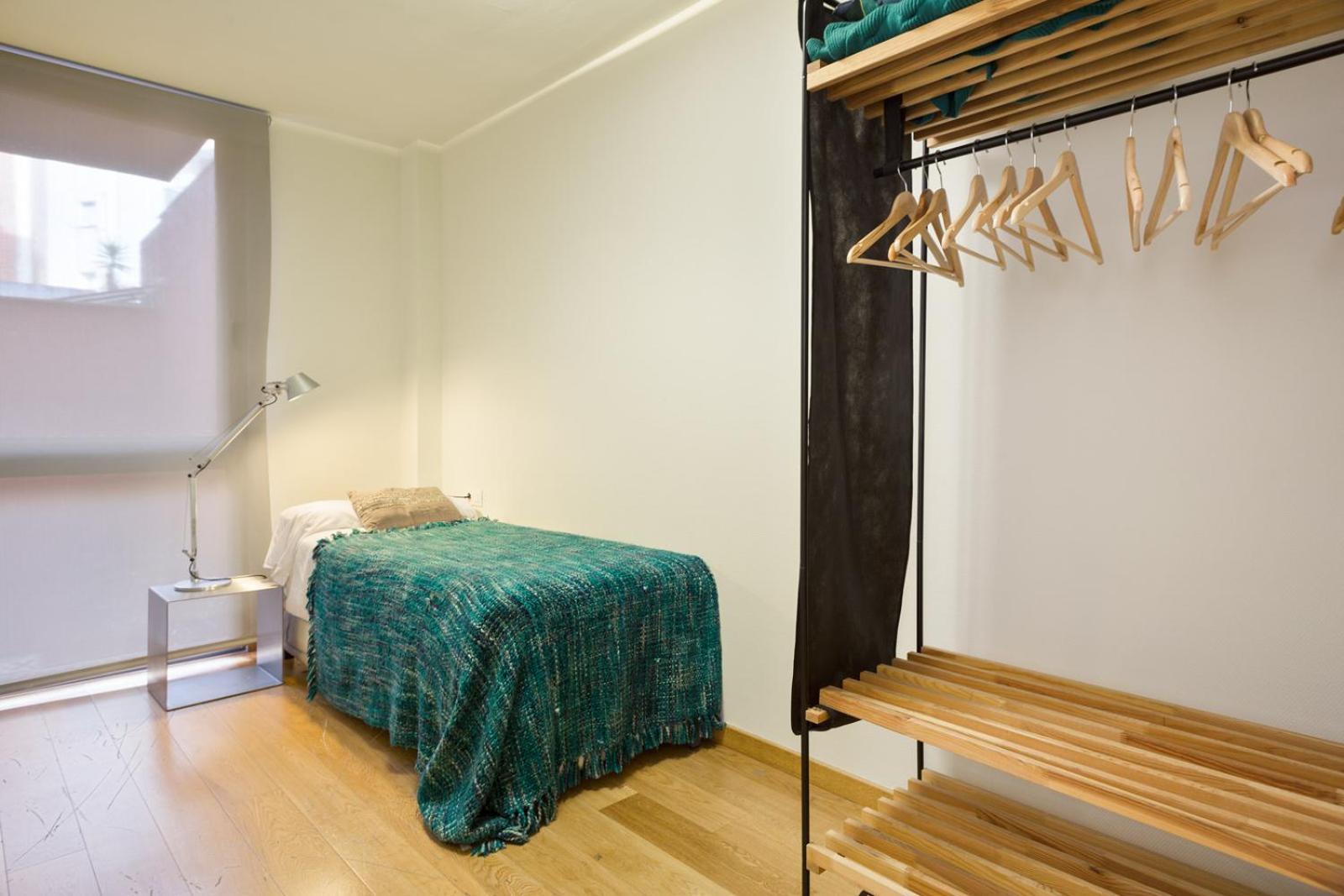 My Space Emirates - Fully Equipped Apartments Near The Beach With Shared Pool Барселона Экстерьер фото