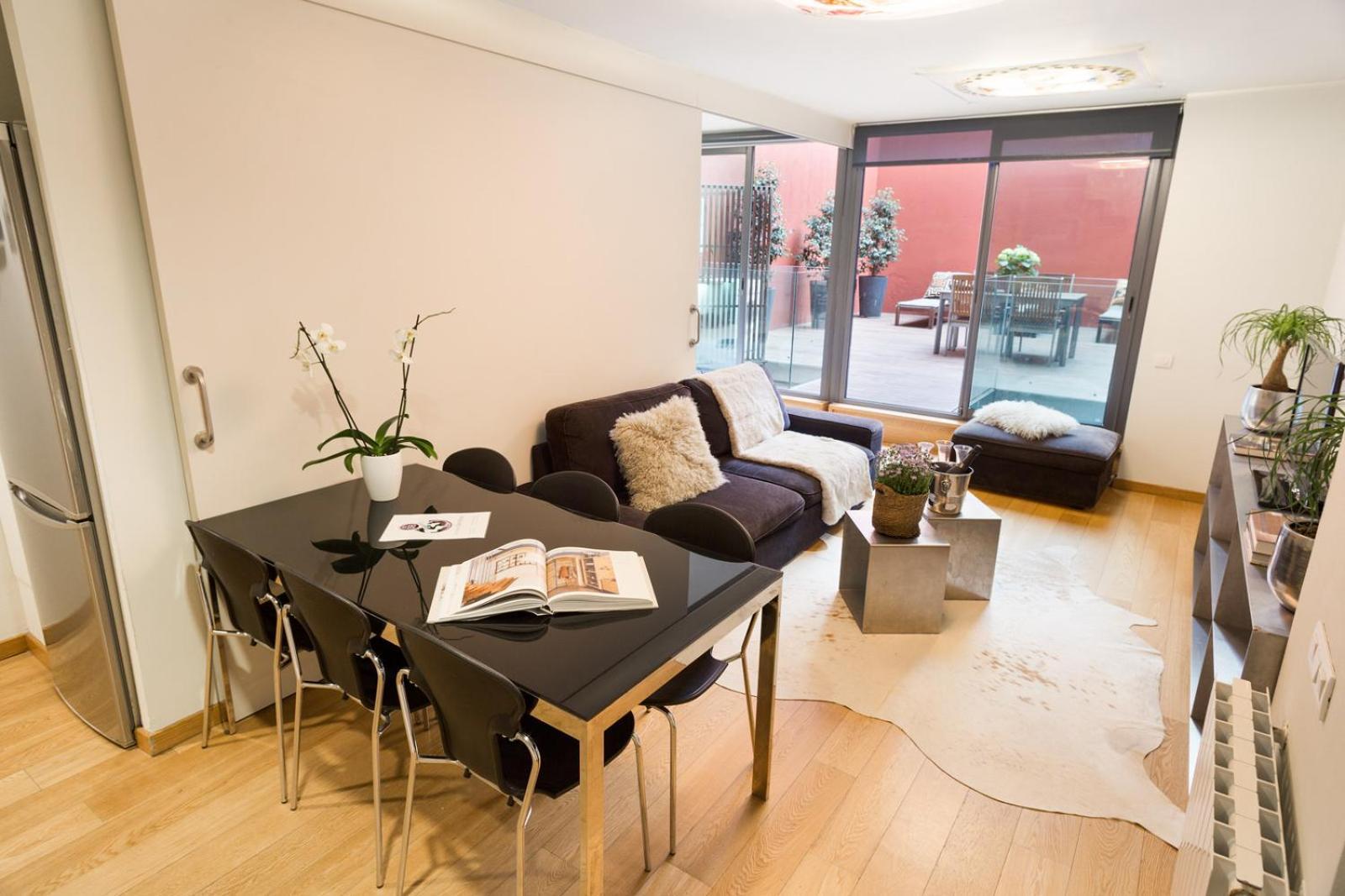My Space Emirates - Fully Equipped Apartments Near The Beach With Shared Pool Барселона Экстерьер фото